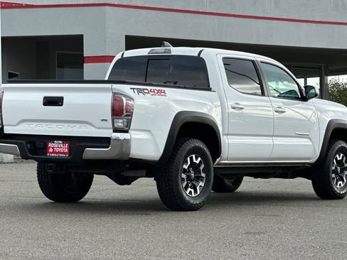 Certified 2023 Toyota Tacoma TRD Off-Road image 2