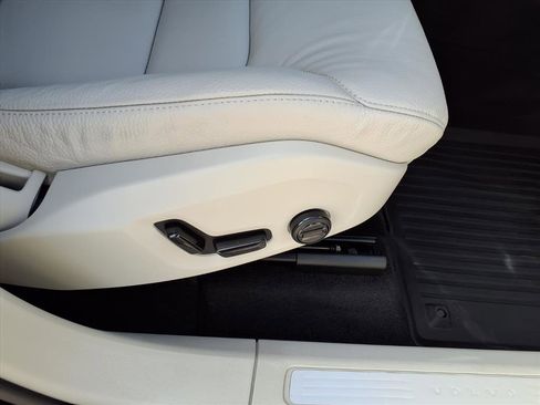 Certified 2023 Volvo XC60 B5 Plus w/ Protection Package Premier image 12