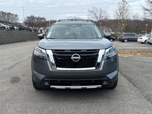 New 2025 Nissan Pathfinder SL image 9