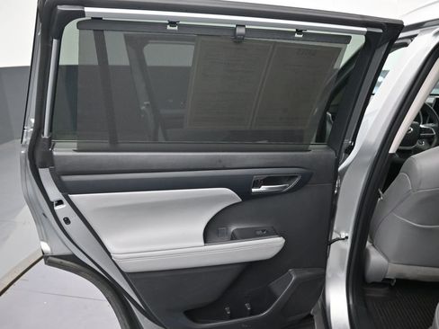 Used 2023 Toyota Highlander XLE image 35