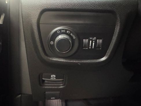 Used 2023 Jeep Grand Cherokee Laredo w/ Luxury Tech Group I image 26