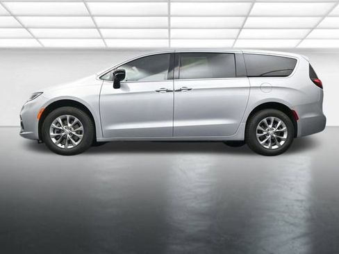 New 2026 Chrysler Pacifica Select image 21