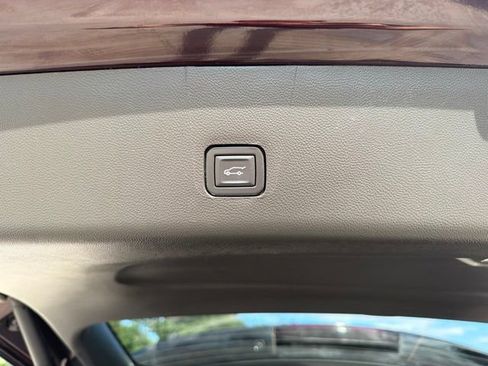 Used 2023 Chevrolet Traverse LT FWD image 16