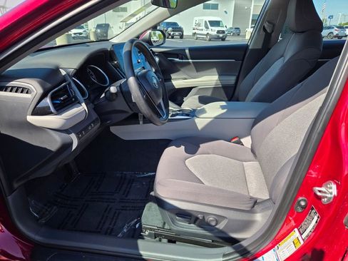 Used 2022 Toyota Camry LE image 19