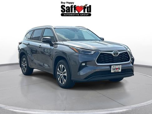 Used 2024 Toyota Highlander XLE AWD/4WD image 10