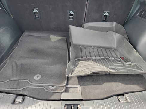 Used 2020 Ford Escape Titanium FWD image 9