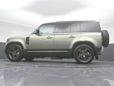 Used 2022 Land Rover Defender 110 SE image 41