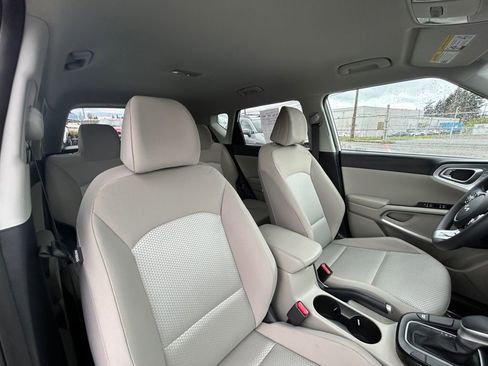 Used 2025 Kia Soul S FWD image 28