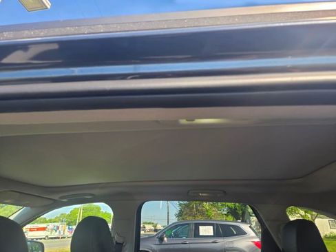 Used 2022 Kia Sorento S w/ Panoramic Sunroof Package AWD/4WD image 21