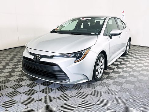 Certified 2025 Toyota Corolla LE FWD image 7