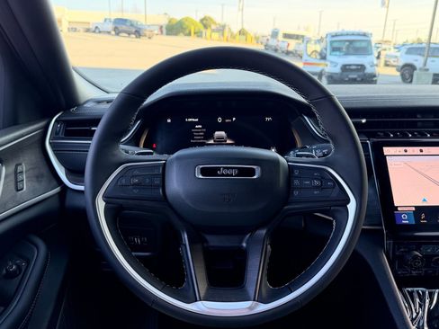 New 2025 Jeep Grand Cherokee Limited image 28