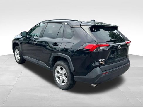 Used 2021 Toyota RAV4 XLE FWD image 5