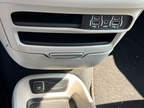 Used 2023 Chrysler Pacifica Touring-L FWD image 23