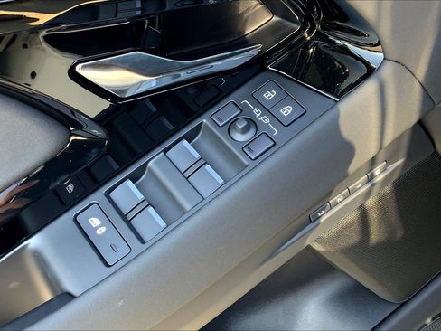 New 2026 Land Rover Range Rover Evoque S image 21