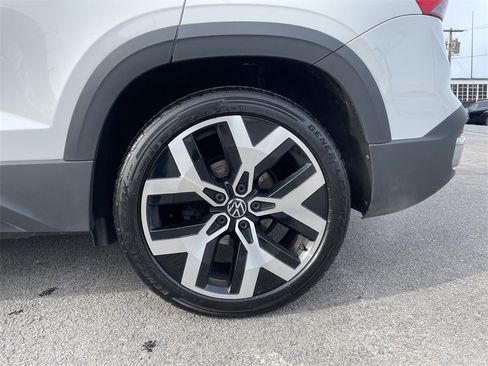 Used 2023 Volkswagen Taos SEL image 10