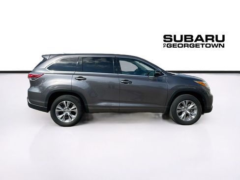 Used 2015 Toyota Highlander Plus FWD image 8