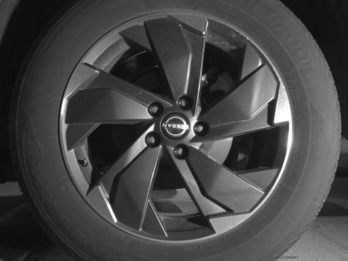 Used 2025 Nissan Rogue SV AWD/4WD image 14