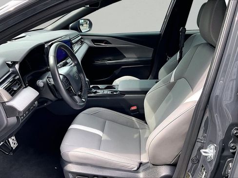Certified 2025 Toyota Camry SE FWD image 21