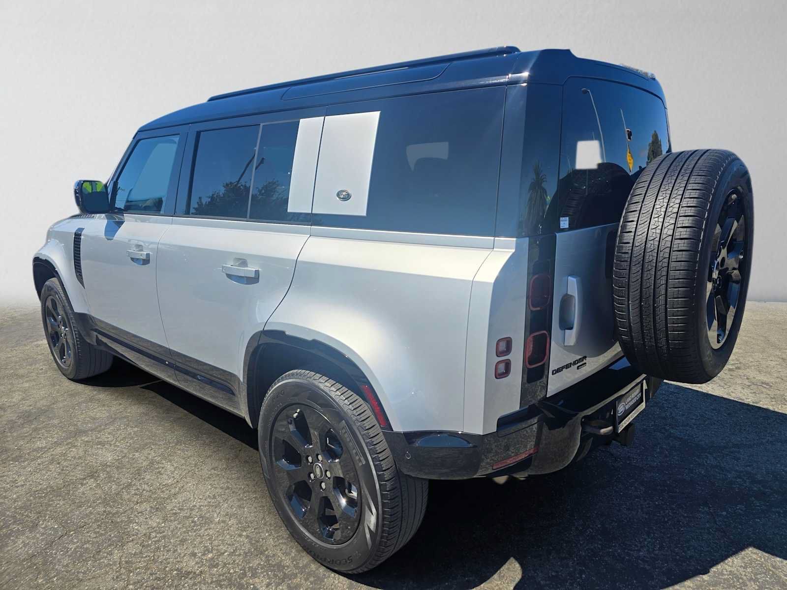 Used 2023 Land Rover Defender 110 X-Dynamic SE AWD/4WD image 3