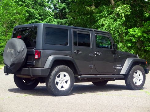 Used 2017 Jeep Wrangler Unlimited Sport w/ Quick Order Package 24S AWD/4WD image 4