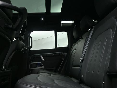 Used 2022 Land Rover Defender 110 X-Dynamic SE image 14