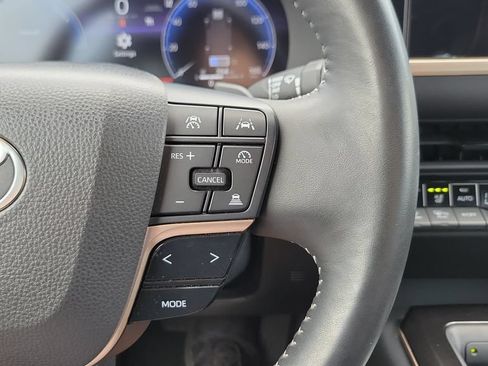 Certified 2025 Toyota Crown Signia AWD/4WD image 21