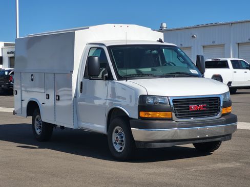New 2026 GMC Savana 3500 w/ Power Convenience Package RWD image 3