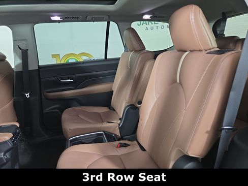 Used 2024 Toyota Grand Highlander AWD image 12