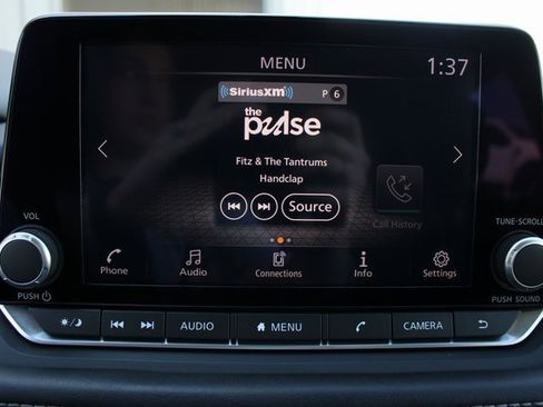 Used 2023 Nissan Rogue S image 22