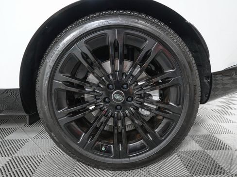 Used 2025 Land Rover Range Rover SE image 33