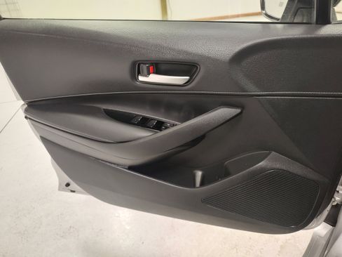 Used 2023 Toyota Corolla SE w/ SE Premium Package image 9