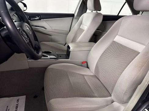 Used 2014 Toyota Camry XLE image 11