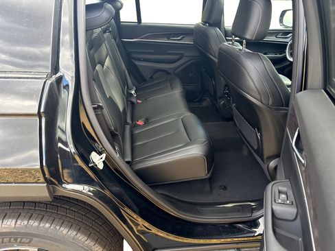 New 2025 Jeep Grand Cherokee Limited w/ Trailer Tow Package image 21