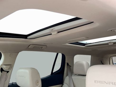 Used 2023 GMC Acadia Denali w/ Denali Technology Package image 23