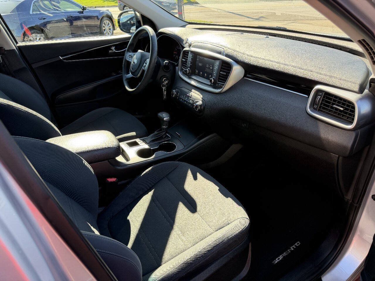 Used 2019 Kia Sorento L FWD image 7