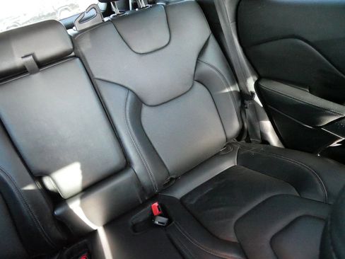 Used 2021 Jeep Cherokee Latitude Lux w/ Comfort/Convenience Group image 14