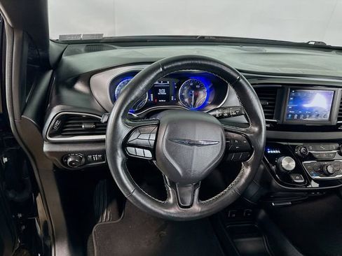 Used 2020 Chrysler Pacifica Touring w/ S Appearance Package image 20