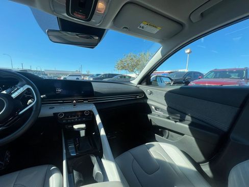 Used 2025 Hyundai Elantra Limited image 35