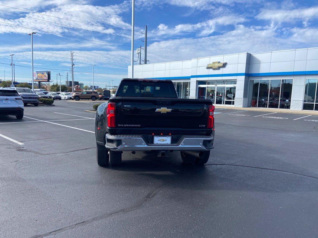 Used 2024 Chevrolet Silverado 3500 LTZ w/ LTZ Convenience Package AWD/4WD image 8