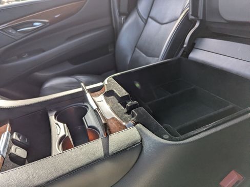 Used 2020 Cadillac Escalade Premium Luxury image 27