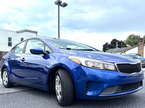 Used 2017 Kia Forte LX FWD image 3