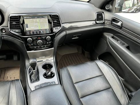 Used 2020 Jeep Grand Cherokee Overland AWD/4WD image 13