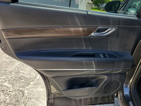 Used 2024 Genesis GV80 2.5T AWD/4WD image 16