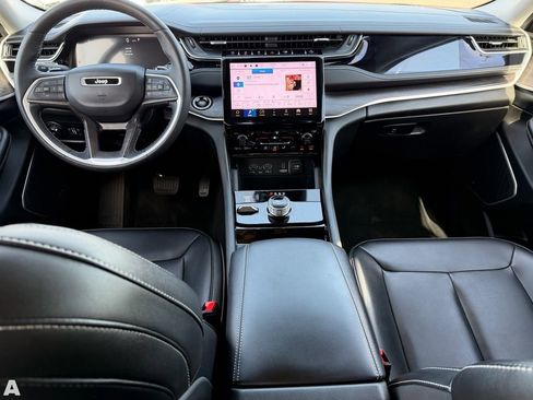 Certified 2023 Jeep Grand Cherokee Limited w/ Black Appearance Package AWD/4WD image 17