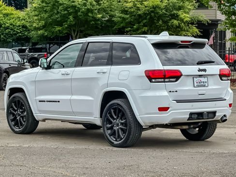 Used 2022 Jeep Grand Cherokee Laredo X AWD/4WD image 5