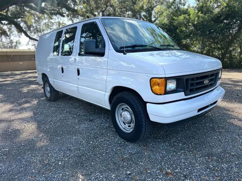 Used 2005 Ford E-150 and Econoline 150 image 3