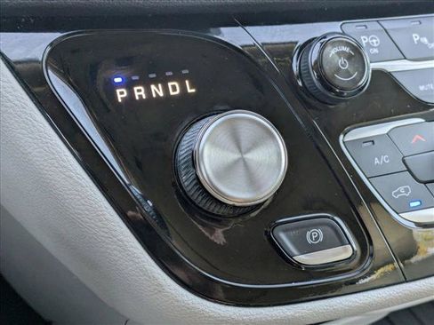 Used 2019 Chrysler Pacifica Limited w/ Advanced Safetytec Group image 13