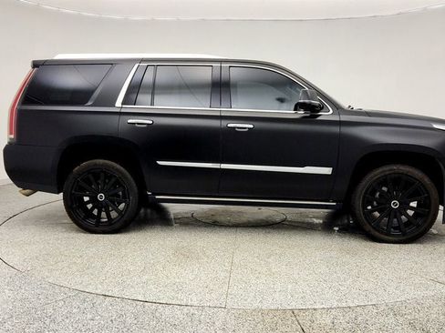 Used 2019 Cadillac Escalade Premium Luxury image 4