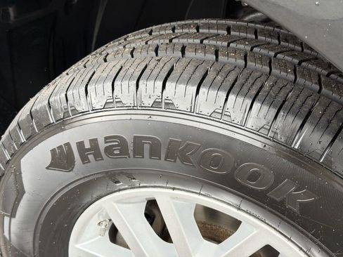 Used 2019 Nissan Frontier SV image 12