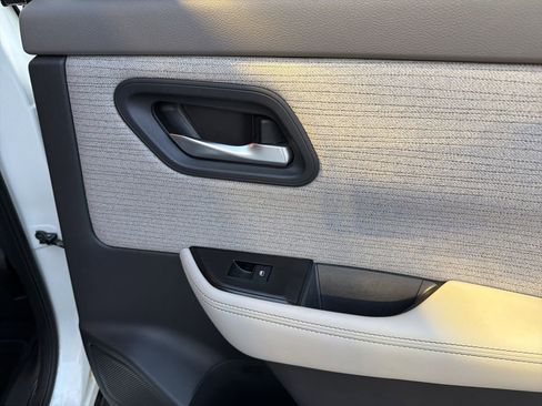 Used 2023 Nissan Rogue SV image 29